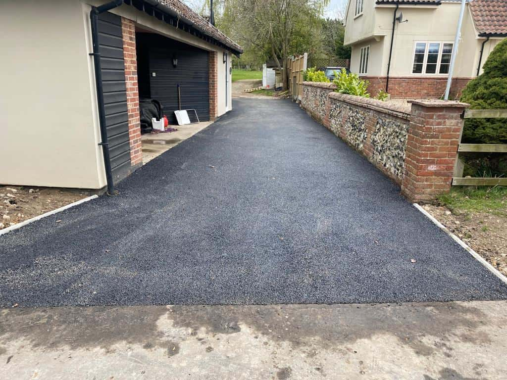 This is a newly installed tarmac driveway. All works carried out by Mundford Driveways