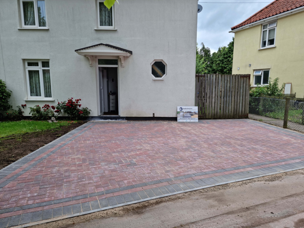 This is a newly installed block paved drive installed by Mundford Driveways